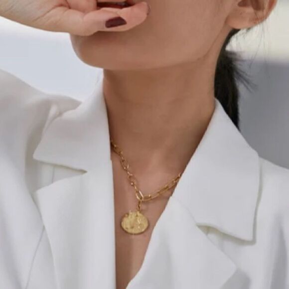 #33 Gold Moon/Star Pendant Necklace - Picture 9 of 9